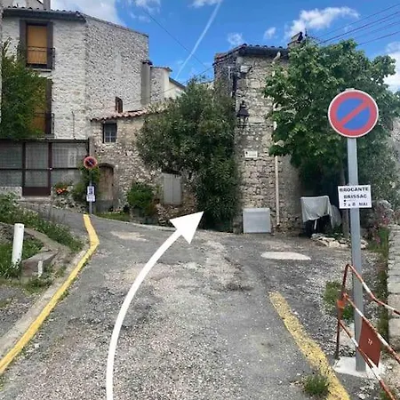 De Charme Au Pied Du Chateau De *