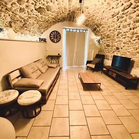 Thina Semesterbostad Brissac