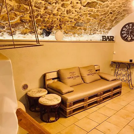 Semesterbostad Thina