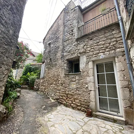 Nyaraló De Charme Au Pied Du Chateau De *