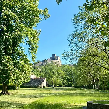 De Charme Au Pied Du Chateau De * Brissac