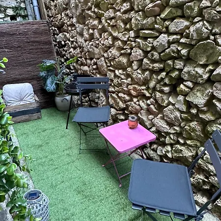 Holiday home De Charme Au Pied Du Chateau De Brissac